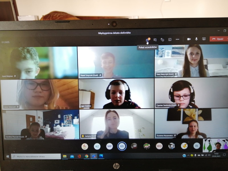 Uczestnicy Międzygminnej debaty oksfordzkiej dyskutujący na platformie Teams