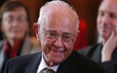100 lat temu urodził się Stanisław Lem - biblioteka szkolna zachęca do czytania jego książek