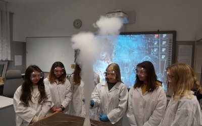 Eksperymentujemy w nowej pracowni fizyczno-chemicznej