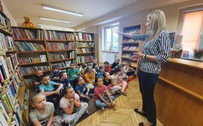 Uczniowie klasy Ib z wizytą w Gminnej Bibliotece Publicznej w Godowie z siedzibą w Gołkowicach.