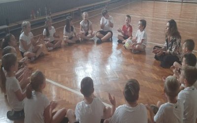 W klasie IIIa realizowana jest innowacja pedagogiczna „ Bawimy się wesoło”