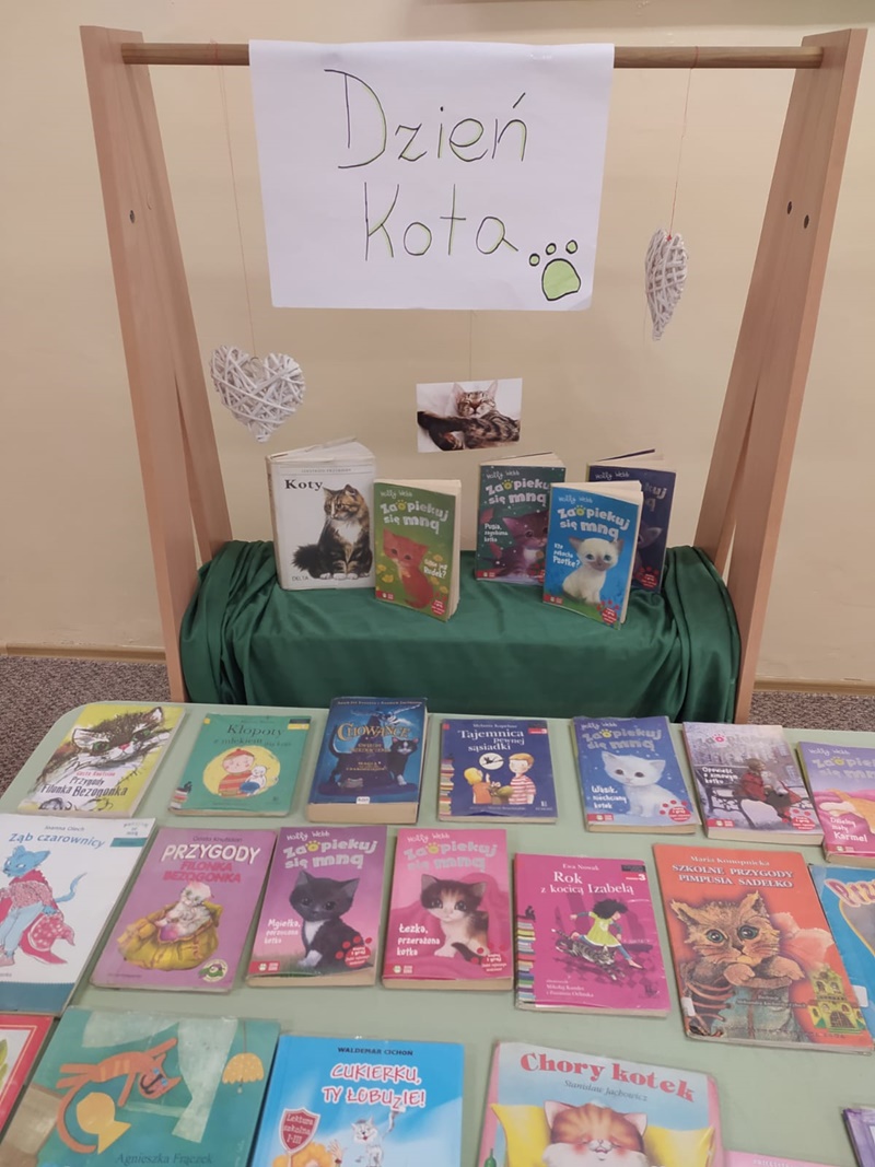 Wystawka książek o kotach