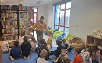 Pasowanie uczniów klas I na czytelników biblioteki szkolnej