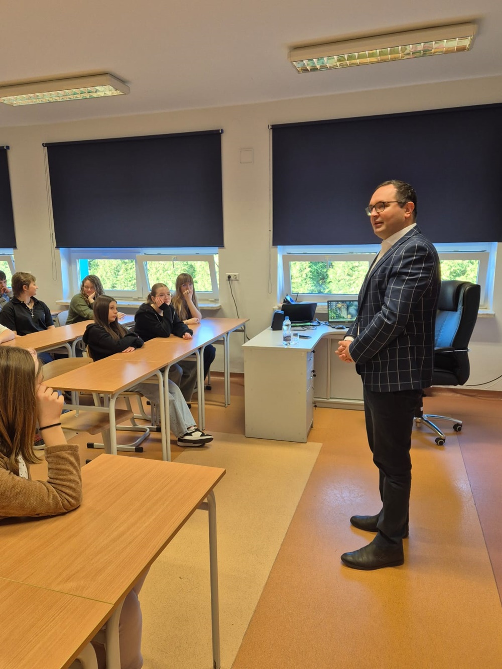 Spotkanie ósmoklasistów z wicewojewodą Michałem Kopańskim
