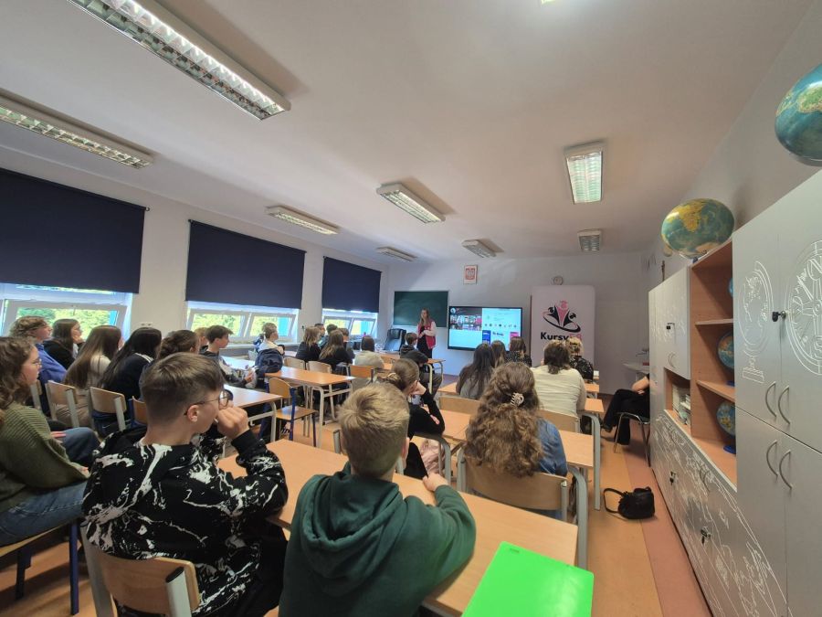 Uczniowie podczas warsztatów Uczniowie podczas warsztatów