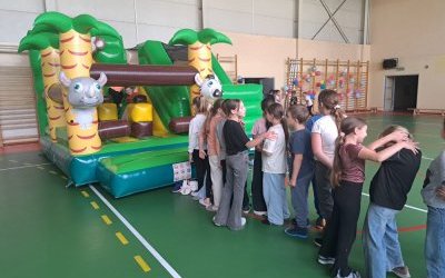 Nocowanie klas trzecich w szkole - niezapomniana przygoda!
