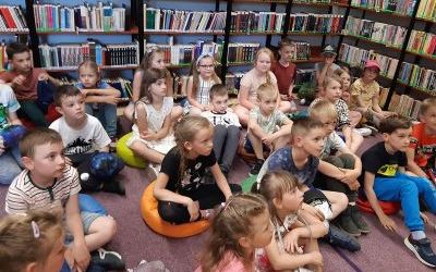 Uczniowie klasy Ia odwiedzili Gminną Bibliotekę Publiczną w Godowie. (1)