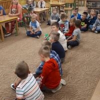 Dzień Głośnego Czytania ze Słodziakami w bibliotece szkolnej