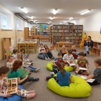 Pasowanie uczniów klas I na czytelników biblioteki szkolne (6)