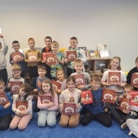Pasowanie uczniów klas I na czytelników biblioteki szkolnej (10)