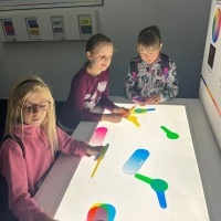 Kolorowa przygoda klas 2a i 2b w Funzeum (8)