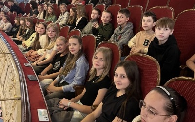 Uczniowie na spektaklu profilaktycznym „Art. 207 KK” (1)