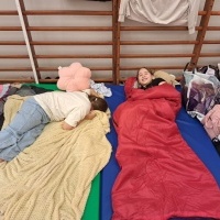 Nocowanie klas trzecich w szkole - niezapomniana przygoda! (10)