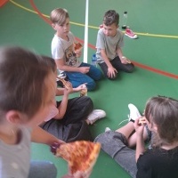 Nocowanie klas trzecich w szkole - niezapomniana przygoda! (6)